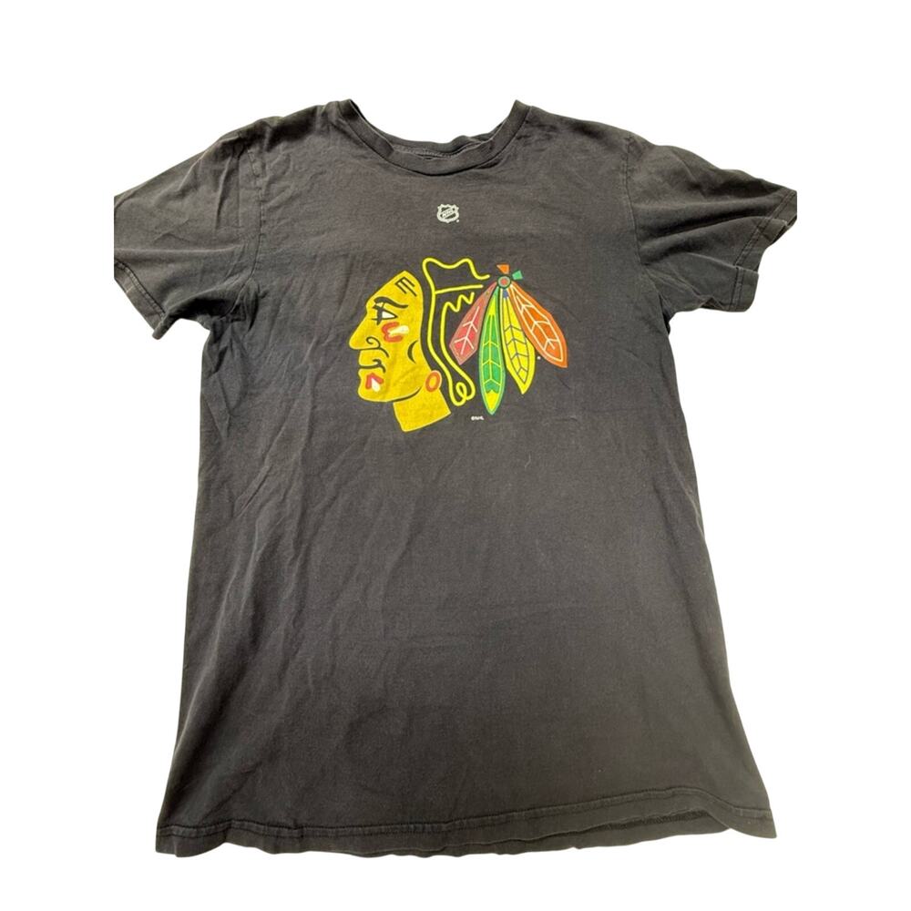 2010’s Lightly Sun Faded Chicago Blackhawks NHL Logo Tee Mens Medium